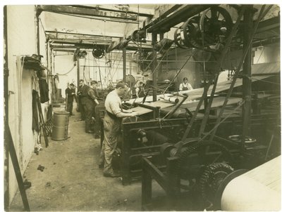 Salle de faisceau dans une usine de tapis, 1923 - English Photographer